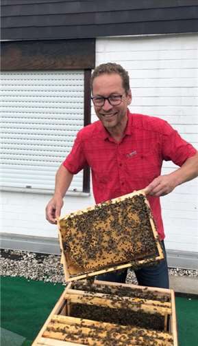 Jörg Schäfer freut sich über seine neuen Mitarbeiter.