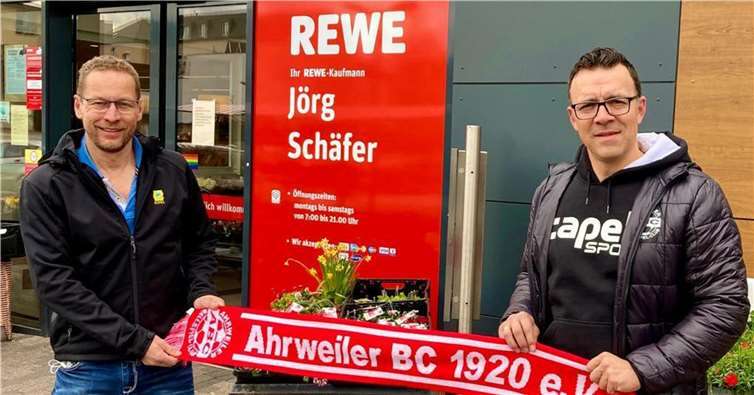 Jörg Schäfer (l.) und Michael Lorca besiegelten die neue Partnerschaft. Foto: privat