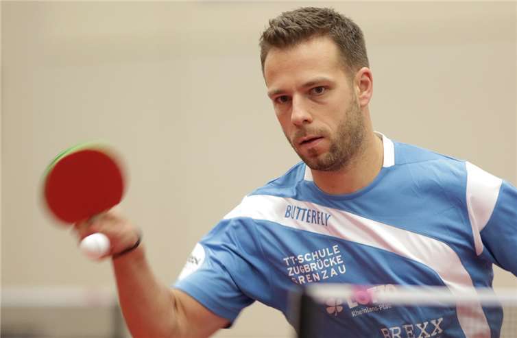 Jörg Schlichter, die Nummer eins des Oberligateams, hat es in der Tischtennis-Bundesliga besonders schwer. Für den zur Rückrunde ausgeschiedenen Kou Lei rückte er als Stammspieler ins Erstliga-Team.Wolfgang Heil