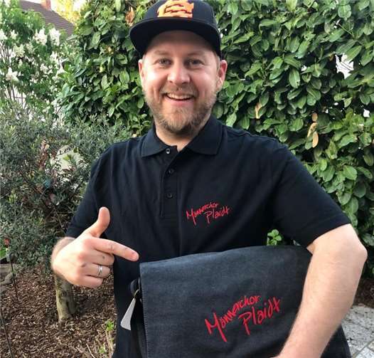 Jörg Stenzel mit seinen Chorutensilien. Foto: privat