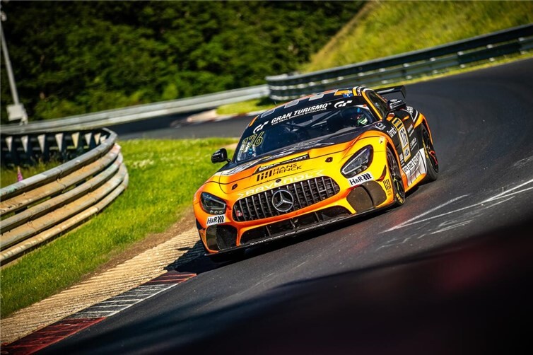 Jörg Viebahn, Anton Abée und Yannik Himmels sicherten sich im Mercedes-AMG GT4 trotz eines technischen Problems den zweiten Klassensieg der Saison in der SP10.