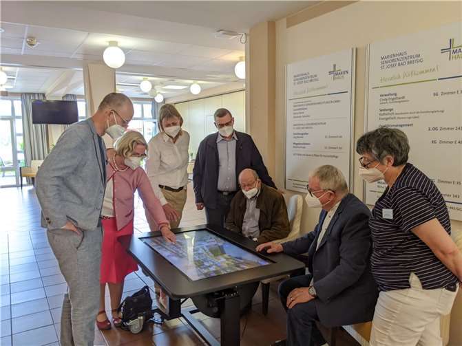 Joerg Warnke (Einrichtungsleiter), Gabriele Hermann-Lersch (Vorsitzende Vorstand Förderverein), Stephanie Clemens-Krämer (Vorstand Förderverein), Gerhard Hußenöder (Vorstand Förderverein), Dr. med. Gerhard Gritze (Vorstand Förderverein), Werner Heer (Vorstand Förderverein), Beate Mallmann (Sozialer Dienst). Foto: privat