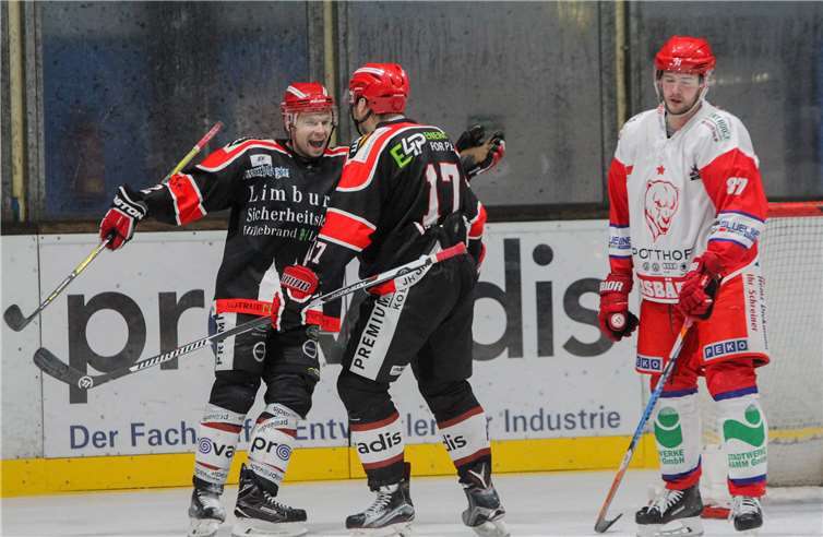 Joey Davies (li.) und Konstantin Firsanov feiern ein grandioses Sechs-Punkte-Wochenende. . fischkoppMedien/EGDL