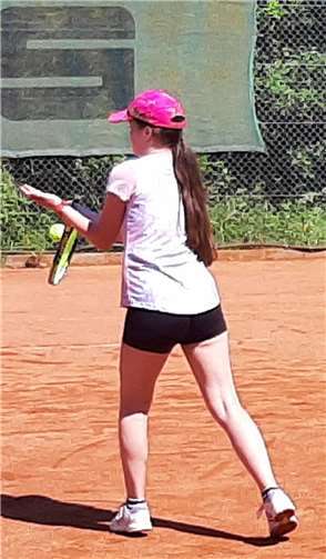 Johanna Figge in Aktion. Die Spielerin der SG Dieblich/Waldesch/Macken zeigte auch in den Partien gegen Oberwerth ihre saubere Schlagtechnik und ein gehöriges Maß an Spielverständnis.Foto: Gerd Stoffels