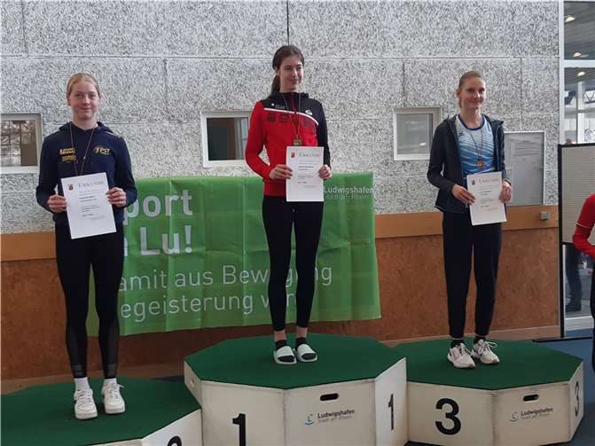 Johanna Monschauer - hier Dreisprung WJU18 - stand zweimal ganz oben auf dem Treppchen. Fotos: SSC