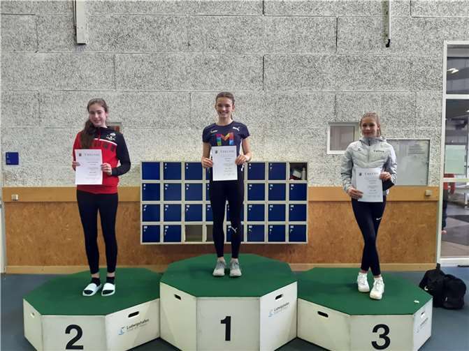 Johanna Monschauer (li.) und Celina Medinger (re.) belegten bei den U16-Wettkämpfen in Ludwigshafen die Plätze zwei und drei im Weitsprung.  Foto: LG Rhein-Wied