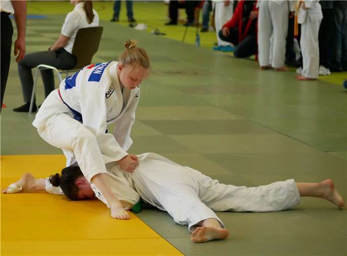 Johanna Wesemann im Bodenkampf. Fotos: privat