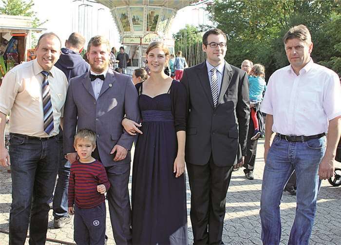 Johannes Bell, Johannes Breuer, Eva Schneider, Benjamin Daum, Ortsbürgermeister Joachim Schneider.Rü