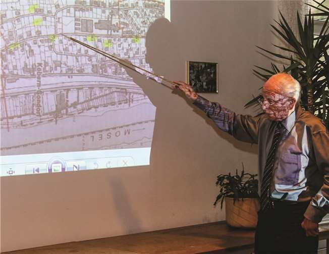 Johannes Eickhoff erläuterte präzise und sachlich den aktuellen Stand zu den Bemühungen um den Hochwasserschutz.