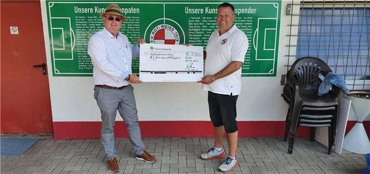 Johannes Hogeback (Fraktionsvorsitzender DvOE), Lothar Bonn (Vorsitzender FV Rot Weiss Erpel).  Foto: privat