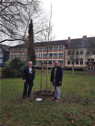 Johannes Lauer spendete eine Blumenesche.