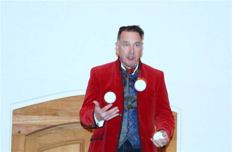 Johannes Warth hielt als Motivationskünstler etliche Tipps und Anregungen für das neue Jahr bereit.