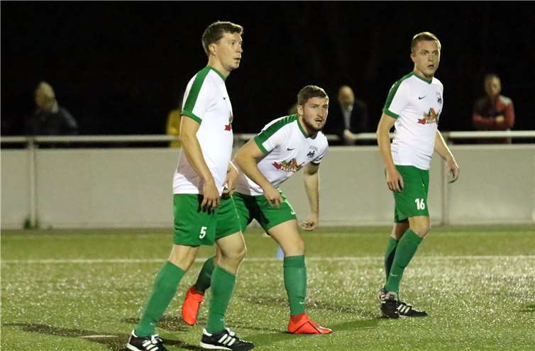 John Marc Schneider (rechts) hätte in der 75. Minute für den Führungstreffer sorgen können.Foto: Claus Deptalla