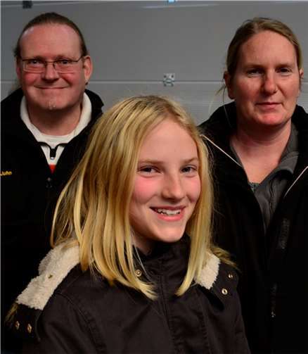 Joice Juhns Eltern Anke Buslei und Bernd Juhn unterstützen das Moto Cross-Fahren ihrer Tochter.HEP