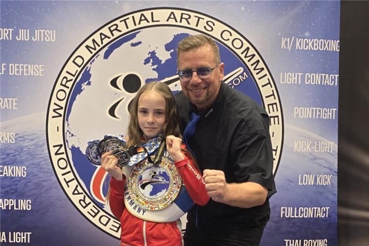 Jolie Zavelberg mit WMAC Präsident Harald Folladori