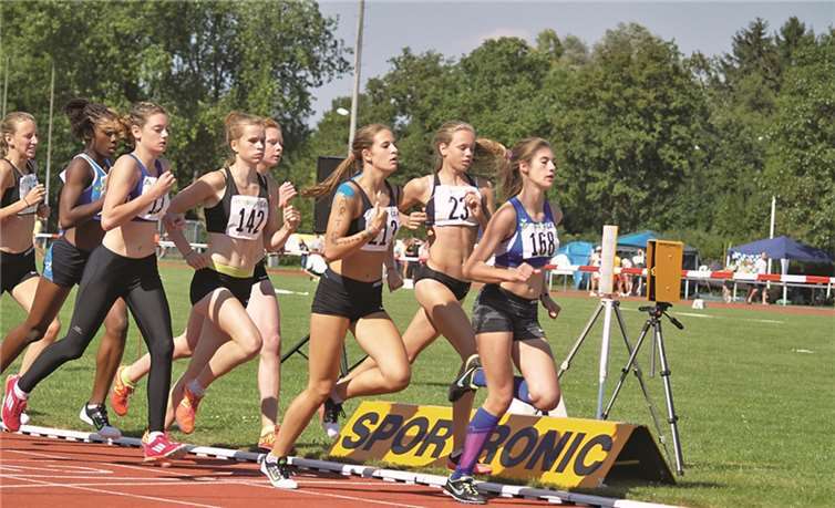 Jolina Krämer mit der Startnummer 142 beim abschließenden 800m Lauf.privat