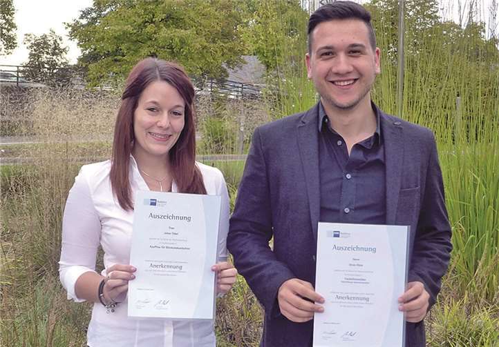 Joline Töbel und Devin Klein wurden von der IHK Koblenz ausgezeichnet.privat
