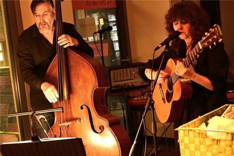Jon Thorne und Polly Paulusma live in Neuwied