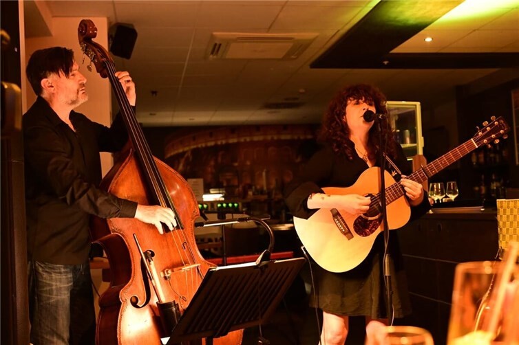 Jon Thorne und Polly Paulusma live in Neuwied