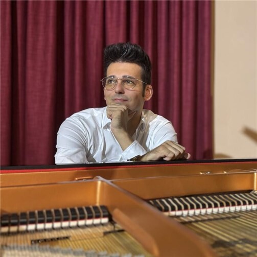 Jonas Becker spielt weihnachtliche Filmmusik am Freitag, 5. Dezember, um 18 Uhr in der Ehemaligen Synagoge Ahrweiler. Foto: Leonie Walter