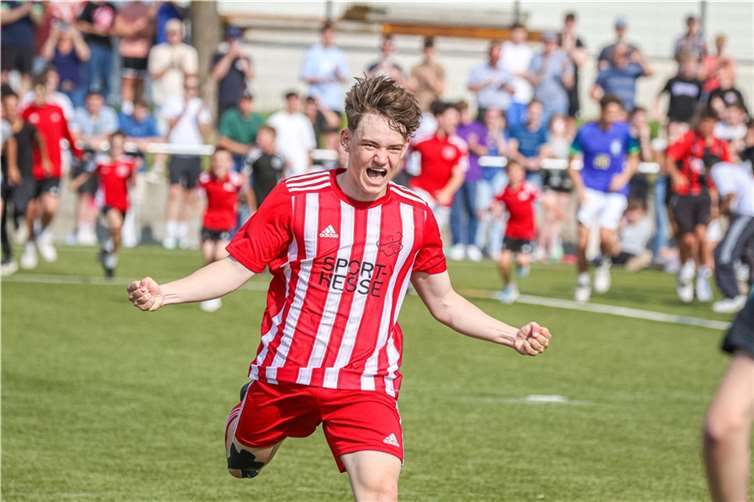Jonas Giehl sicherte mit seinem verwandelten Elfmeter der Eisbachtaler U19 im Juni den Rheinlandpokal-Titel und die damit verbundene Teilnahme am DFb-Pokal der Junioren. Jetzt wollen die Westerwälder in der ersten Runde auch Bundesligist Fortuan Düsseldorf ein Bein stellen.