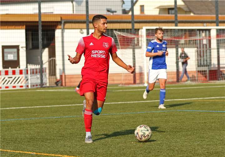 Jonas Hannappel spielt ab sofort nicht mehr für die Eisbachtaler Sportfreunde in der Oberliga.Foto: Andreas Egenolf