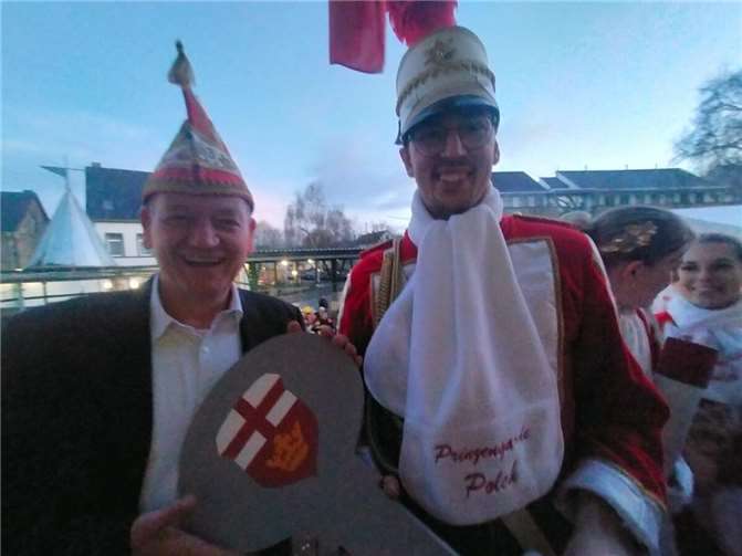 Jonas Hartenfels übernahm den Schlüssel.