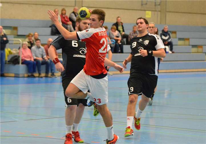 Jonas Hofmann beim Wurf im Spiel gegen Weibern. privat