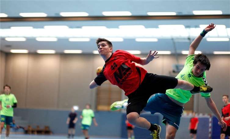 Jonas Kaltenbach beim Torwurf. privat