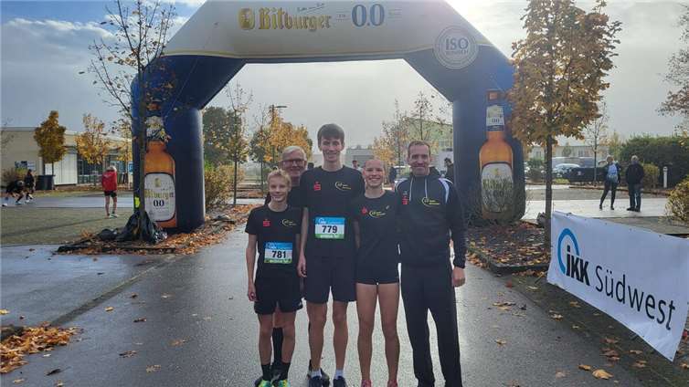Jonas Löcher, Hans Meyer, Kilian Jüris, Helene Leimkühler und Thorsten Meyer gewannen drei Titel für die LG Kreis Ahrweiler.Foto: Carsten Löcher