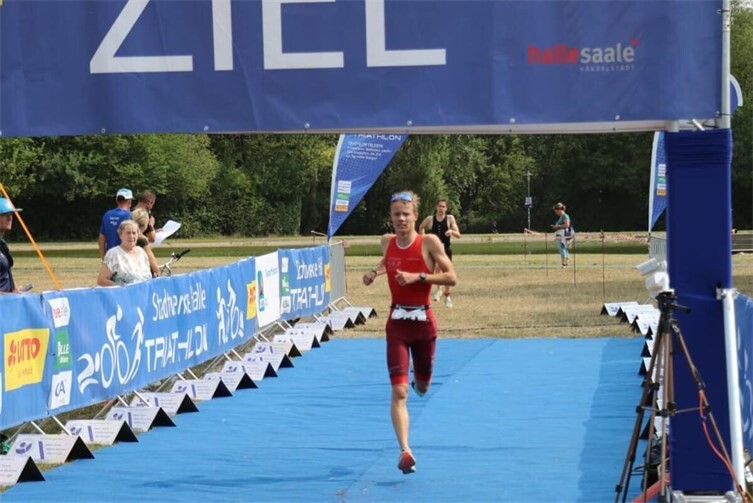 Jonas Löcher im Ziel