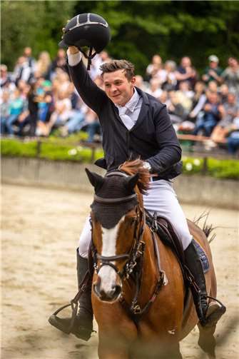Jonas Sander gewann den „Großen Preis“ von Oberbachem. Fotos: MINA/Tierwelt