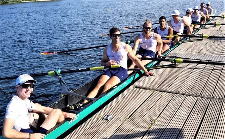 Jonas Wiesen (l.) von der Rudergesellschaft Treis- Karden gewinnt mit seiner Mannschaft des Bundesstützpunkts Dortmund in Krefeld die Achterkonkurrenz.Foto: Privat