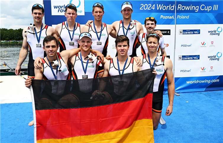 Jonas Wiesen von der Rudergesellschaft Treis-Karden, Steuermann des Deutschlandachters und die Ruderer Matthes Schönherr, Wolf-Niclas Schröder, Thorben Johannesen, Max John, Laurits Follert, Olaf Roggensack, Frederik Breuer und Benedict Eggeling. Foto: Detlev Seyb