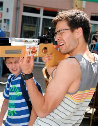 Jonas van Schelve, der Remagener Gewinner von 2016 beim Schießen mit dem Laser-Biathlongewehr.privat
