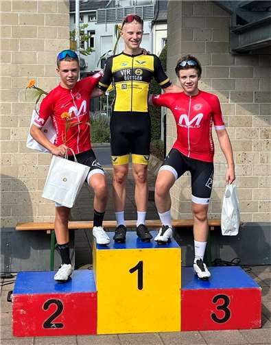 Jonathan Sobbe siegt vor Mika Lohmar und Niklas Klemmt. Foto: RSC Rheinbach