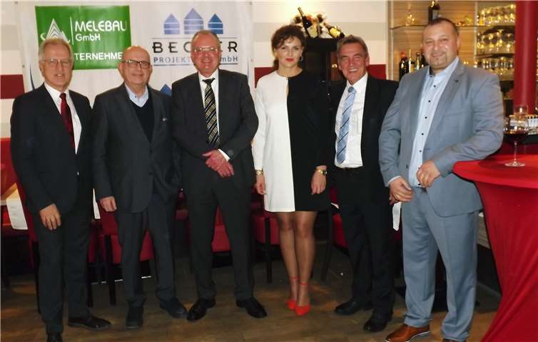 Josef Dötsch (MdL), Bürgermeister Michael Kessler, Michael Becker, Florije Hasani, Stefan Kronimus (VoBa Gebhardshain) und Besim Hasani beim Neujahrsempfang.Foto: privat
