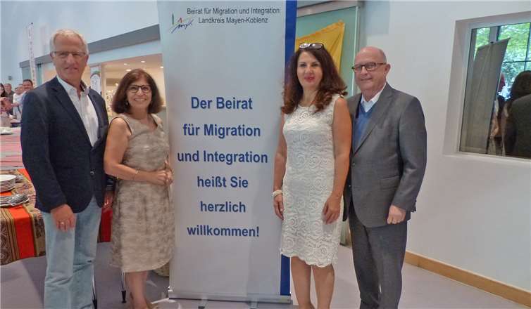 Josef Dötsch, Zeynep Begen, Ayse Kilicaslan und Bürgermeister Michael Kessler (von links) freuten sich über die zahlreichen zufriedenen GästeFoto: privat