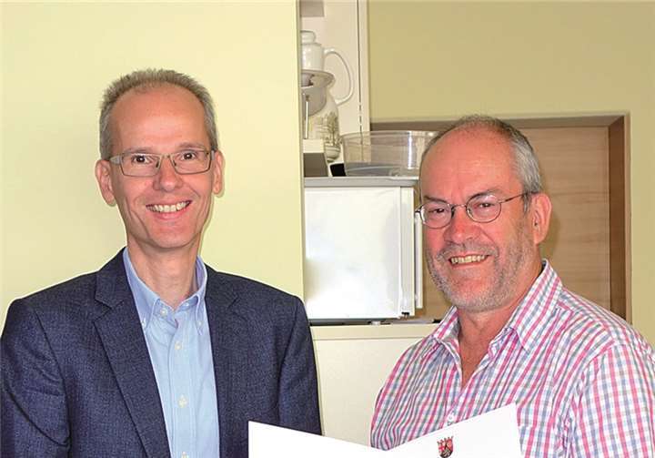 Josef Ibald (l.) ist 40 Jahre im Schuldienst. privat