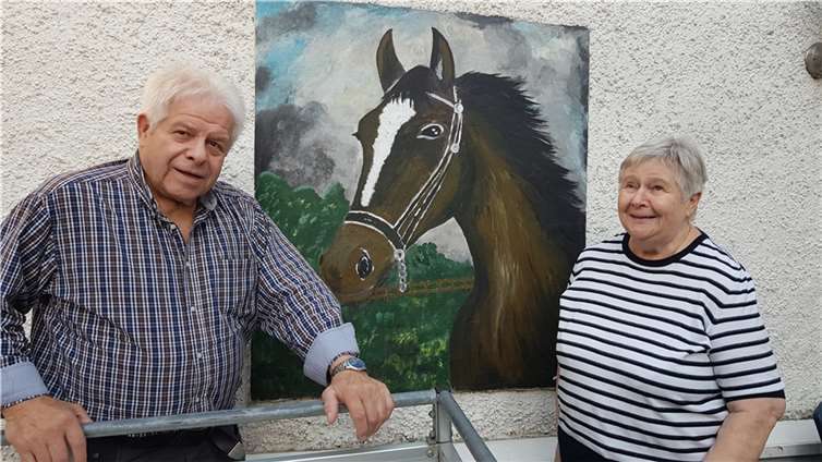 Josef Mertens gemeinsam mit seiner Frau Marion. Der Urmitzer ist ein ausgewiesener Pferde-Experte und war jahrzehntelang bei der Organisation des Martinspferdes behilflich. Foto: KH