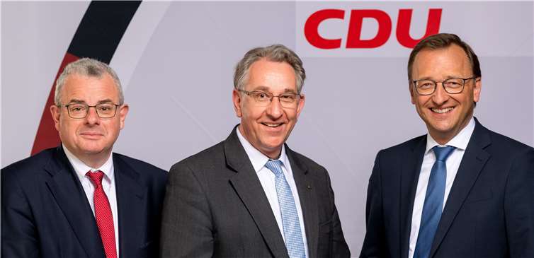 Josef Oster, Andreas Nick und Matthias Lammert (alle mit negativem PCR-Test) freuten sich über das positive Ergebnis der Nominierung. Foto: CDU Rhein-Lahn