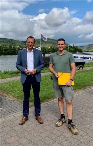 Josef Oster, Mitglied des deutschen Bundestages, besuchte den CleanUp in Brodenbach und brachte zur Freude aller einen leckeren Nachtisch mit.Quelle: CDU Brodenbach
