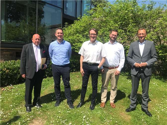 Josef Oster diskutierte mit Architekten und Planungsexperten. Foto: privat