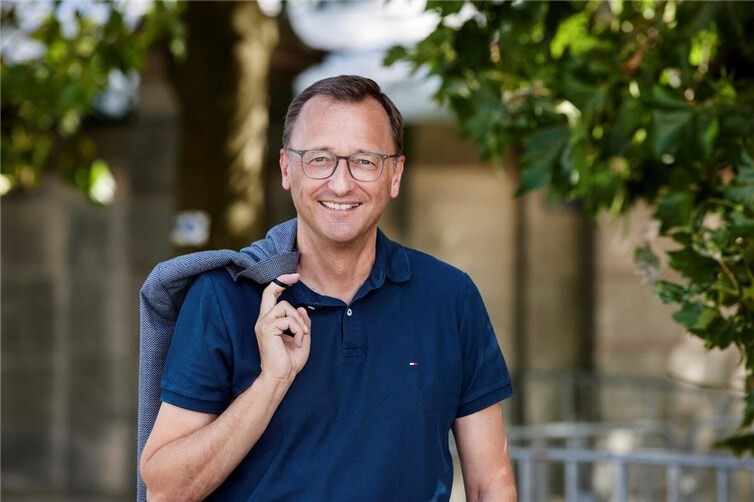 Josef Oster freut sich auf die Gespräche in der Begegnungsoase vor dem Marienhof in Koblenz.