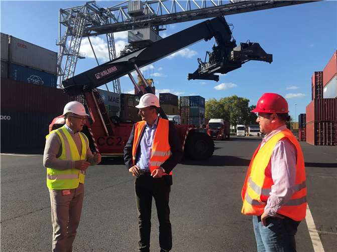 Josef Oster im Koblenzer Hafen. Quelle: Büro von JOsef Oster