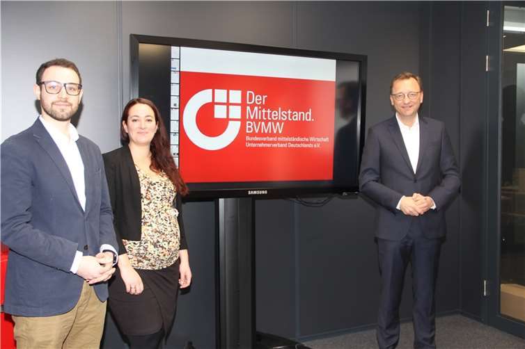 Josef Oster mit Sarah Walenta und Dennis Feldmann. Foto: privat