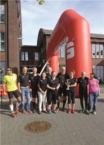 Josef Weber (2. v. r.) im Kreis der Sieger inkl. Betreuer. privat