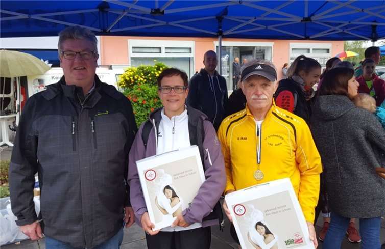Essen „Rund um den Baldeneysee“ Josef Weber mit der mehrfachen Deutsche-Meisterin Nico Hörl und der Bürgermeister der Stadt Diez. Privat