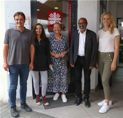 Josef Winkler (2.v.re.) und Laura Martín Martorell (re.) beim Migrationsdienst der Caritas.  Quelle: Bündnis 90/ Die Grünen Stadtratsfraktion Koblenz