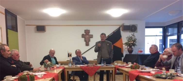 Josef Zolk als Vorsitzender des Bundesverbandes der Raiffeisenstiftung stand gemeinsam mit Kolping-Diözesanpräses Thomas Gerber als kompetenter Kenner den interessierten Gästen Rede und Antwort.Privat